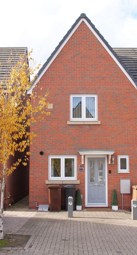 Modern 2 Bed house - HS2, NEC & Birmingham Airport House in Marston Green