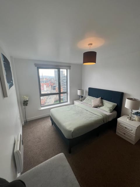 EEJs Beautiful 2 bed Apartment - Sheffield centre Apartment in Sheffield