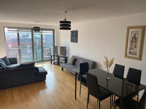 EEJs Beautiful 2 bed Apartment - Sheffield centre Apartment in Sheffield