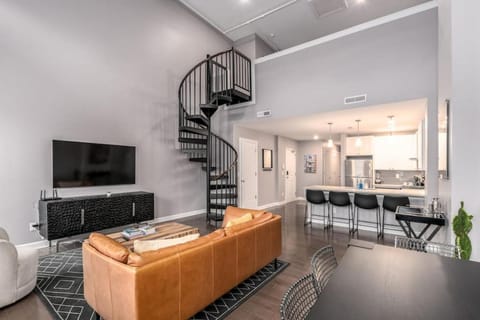 Soaring 2-Bedroom Parkside Loft Walkable to it All Maison in Over The Rhine