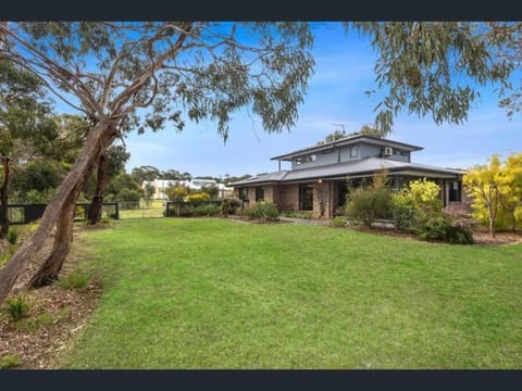 Yellow Gum Family Retreat - With heaps of room for a boat! House in Ocean Grove