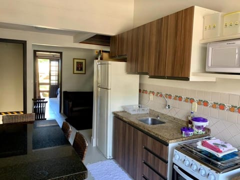 Kitchen or kitchenette, Dining area, minibar, oven, pet friendly, stove