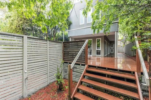 Spacious Villa Holiday Staycation in Canterbury East of Melbourne House in Melbourne