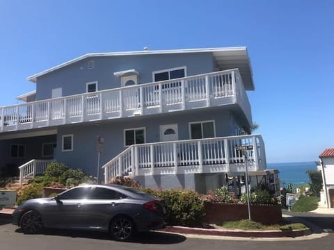 Blue Whale Inn Pet and Kid Friendly Unit C Apartment in San Clemente