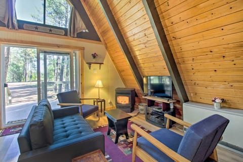 Pinetop A-Frame Cabin - 31 Mi to Sunrise Park Haus in Pinetop-Lakeside