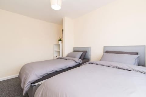 City Home from Home - Peaceful, Cosy & Modern 2Bed house House in Nottingham