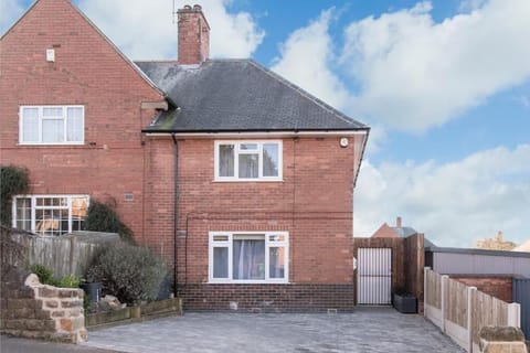 City Home from Home - Peaceful, Cosy & Modern 2Bed house House in Nottingham