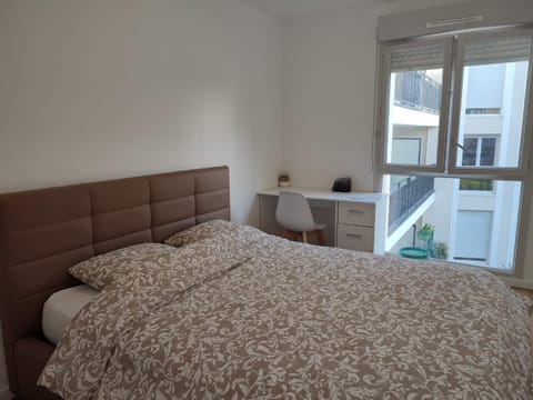 Chambre privée dans un nouvel appartement partagé près de Paris avec parking gratuit Apartment in Chevilly Larue