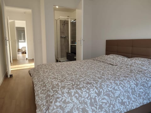 Chambre privée dans un nouvel appartement partagé près de Paris avec parking gratuit Apartment in Chevilly Larue