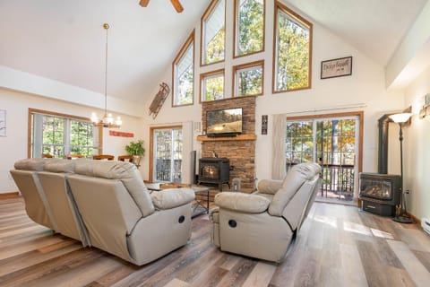 Serenity Chalet House in Deep Creek Lake