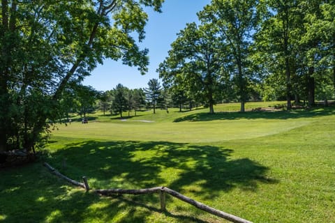 Sunkissed Lodge House in McHenry