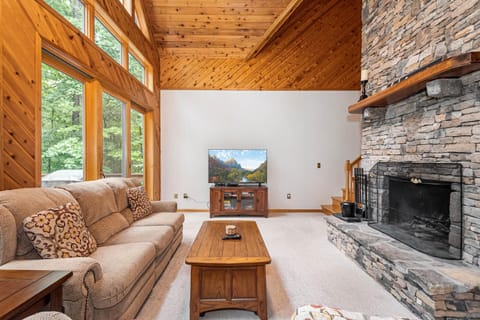 Wooded Bliss Casa in Deep Creek Lake