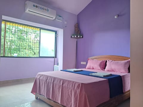 Bed, Photo of the whole room, Bedroom, air conditioner