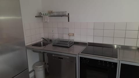 Kitchen or kitchenette, pet friendly, stove