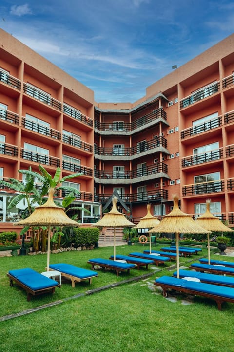 Facade/entrance, Garden