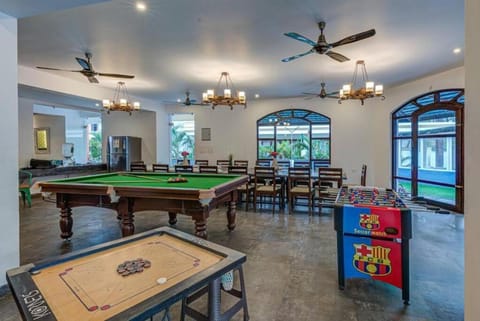 Billiard, Game Room