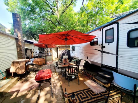 34ft Mobile Home Near Yale U House in New Haven