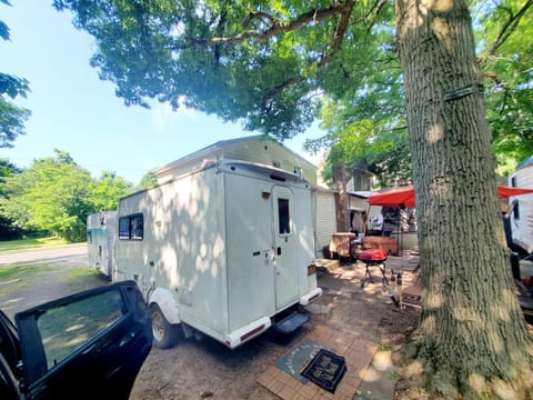 34ft Mobile Home Near Yale U House in New Haven