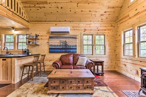Idyllic Cabin in the Heart of Hocking Hills Haus in Laurel Township