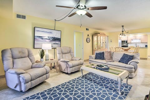 Breezy Siesta Key Condo with Bay Views and Pool! Appartement in Siesta Beach