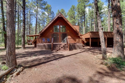 A-Frame Pinetop Cabin Less Than 6 Mi to Rainbow Lake! Maison in Pinetop-Lakeside