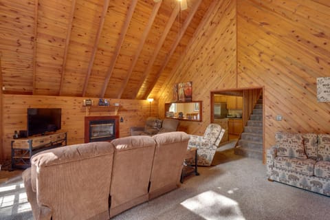 A-Frame Pinetop Cabin Less Than 6 Mi to Rainbow Lake! Casa in Pinetop-Lakeside