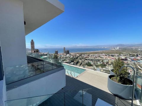 City view, Sea view, Swimming pool