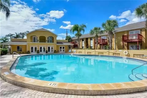 Lovely 3 bedroom first floor condo on golf course Condo in Sarasota