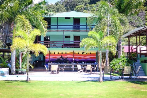 Brisa Del Mar Capsule hotel in Playa Hermosa