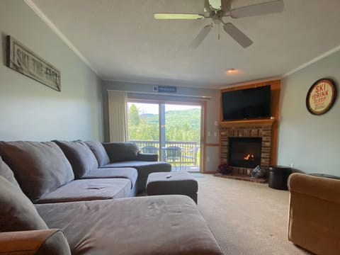SC17 - Spacious comfortable 1 minute to skiing and Mount Washington Hotel Apartment in Carroll