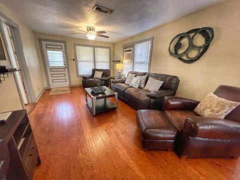 River Bungalow Available for Monthly Rentals House in New Braunfels