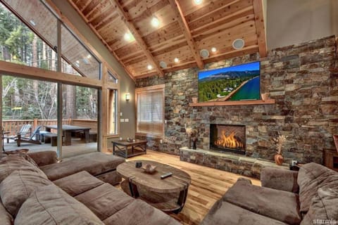 Skier's Dream! Mansion Right Next to Heavenly House in South Lake Tahoe