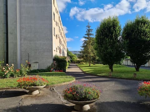 Property building, Day, Garden, Garden view