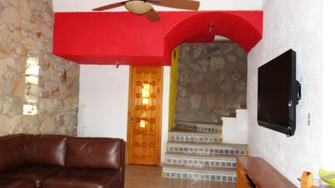 Casa de Piedra. Tequesquitengo House in Tequesquitengo