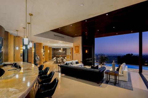Blue Jay Modern Casa in Beverly Hills