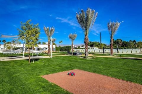 Delaware Estate - Expansive Backyard, Pool/Spa, Games, Great for Entertaining! House in Indian Wells