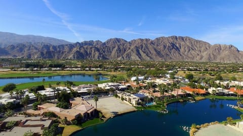 Villa Lago - Luxe Infinity Edge Pool, Mountain & Lake Views #065943 4br House in La Quinta