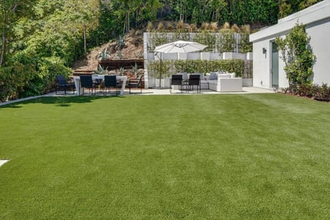 Vista Modern Villa in Hollywood Hills