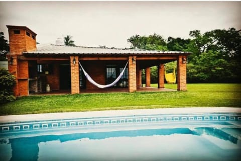 Luz de Luna Ubicación privilegiada frente a laguna y piscina House in Corrientes Province, Argentina