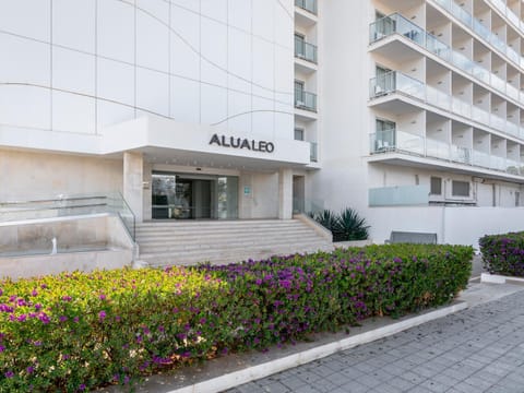 Property building, Facade/entrance, Day