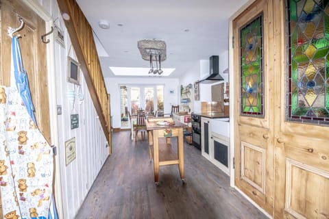 Decorative detail, Dining area, kitchen