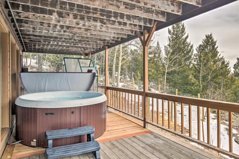 Hot Tub and Mountain Views at Cabin in Conifer! House in Park County