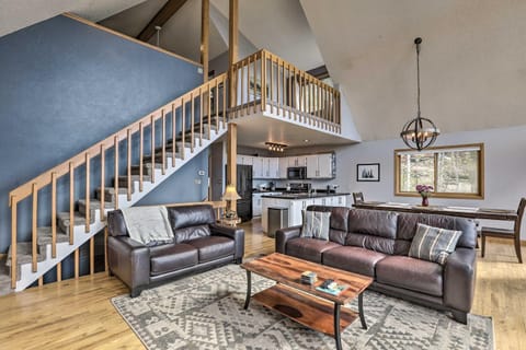 Hot Tub and Mountain Views at Cabin in Conifer! House in Park County