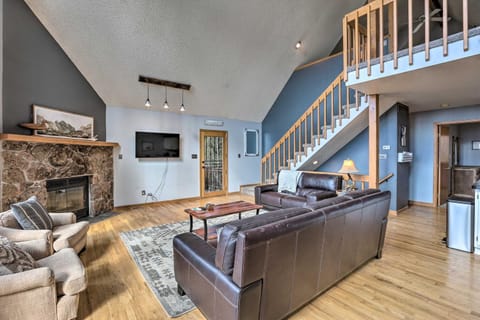 Hot Tub and Mountain Views at Cabin in Conifer! House in Park County