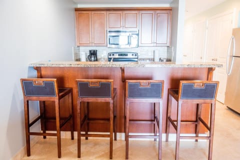 Kitchen or kitchenette, Dining area, minibar, pet friendly, stove