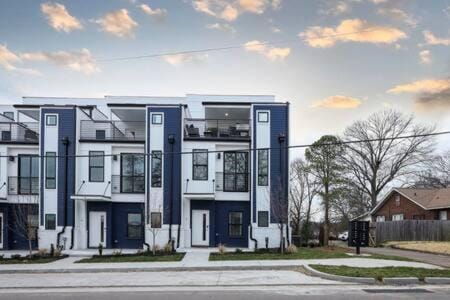 The Traveller - Rooftop & 7 mins to Broadway Casa in East Nashville