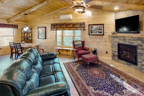 Blackbear Log Cabin Casa in Wolcott