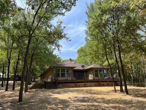 Beautiful lakefront house in private woods House in Lake Tawakoni