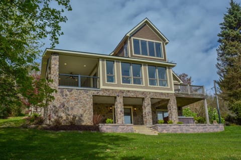 Lake Stone Manor Casa in McHenry