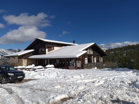 Property building, Day, Natural landscape, Winter, Mountain view, Parking